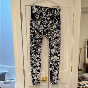 Gently worn Lululemon tie dye leggings size 12